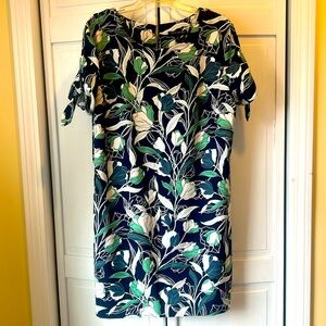 Boxy simple dress with floral design!